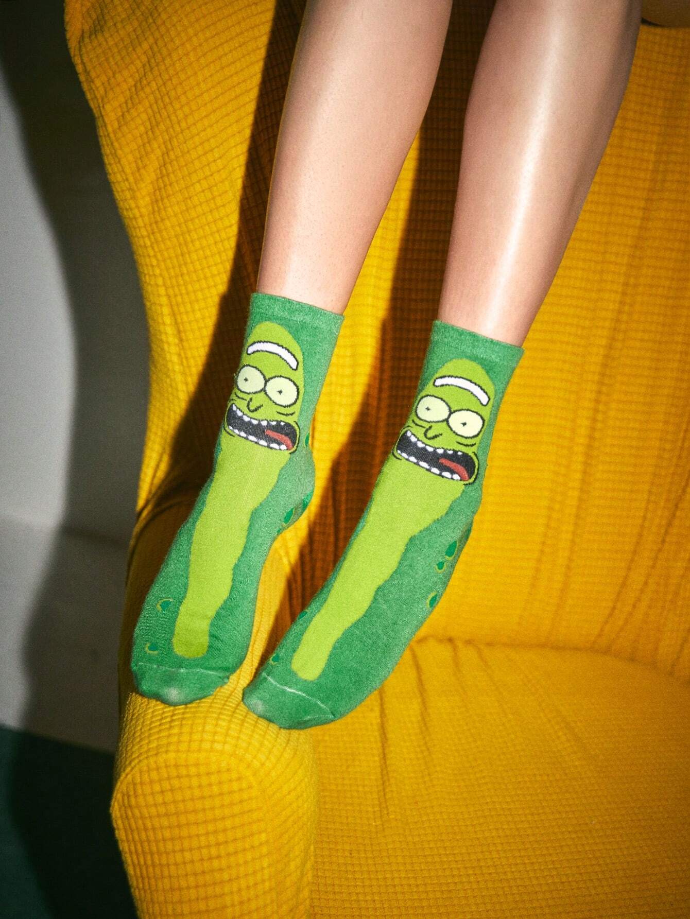 5724 Rick and Morty | ROMWE Mujer 1 par Calcetines de tripulación con patrón de dibujos animados