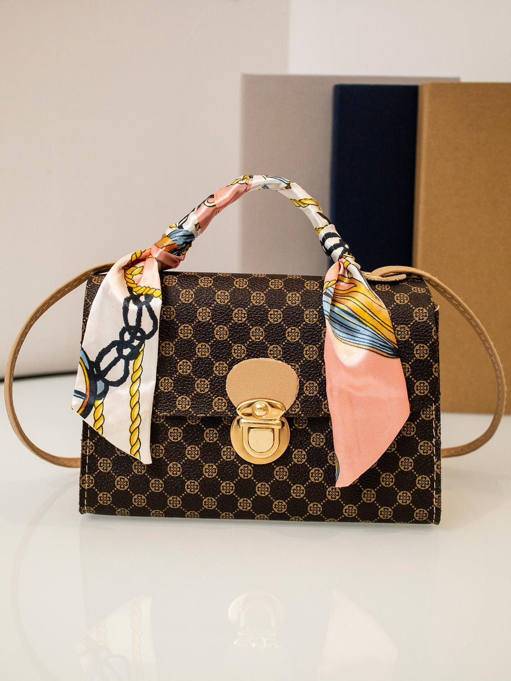 14917 1c-02-09 Mini bolso cuadrado con patrón geométrico