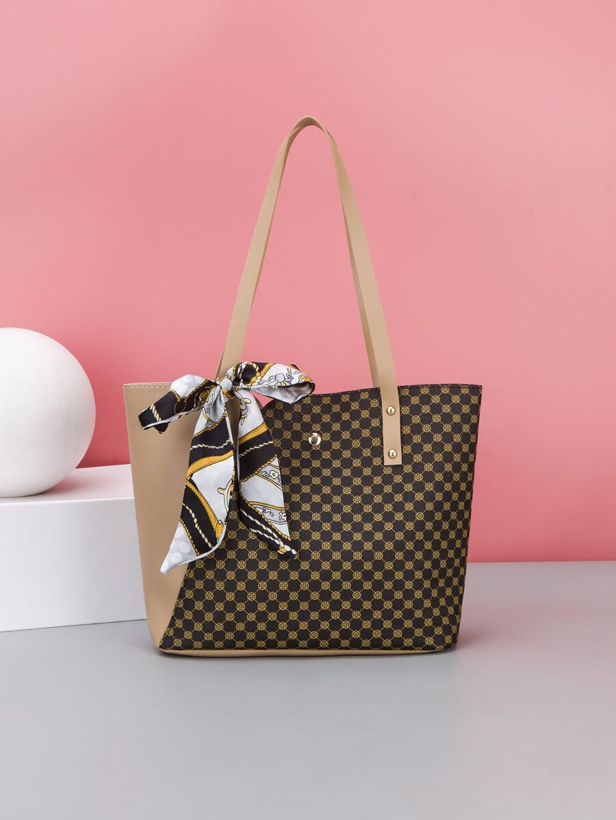 14937 1t-002 Bolso de mano/hombro en color albaricoque con estampado de letra de costura