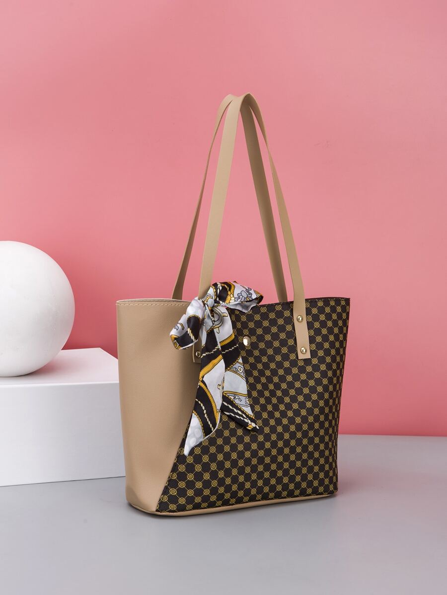 14937 1t-002 Bolso de mano/hombro en color albaricoque con estampado de letra de costura
