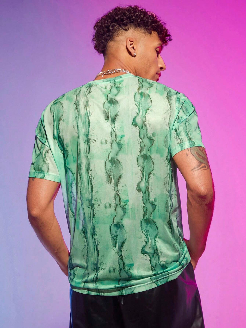 5241 a02-07 Manfinity Fever City Hombres Camiseta con estampado de mármol