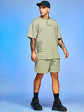 7028 a06-01 Manfinity Hypemode Hombres Shorts con camiseta de hombros caídos con estampado de slogan