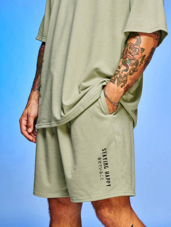 6992 a03-04 Shorts con camiseta de hombros caídos con estampado de slogan