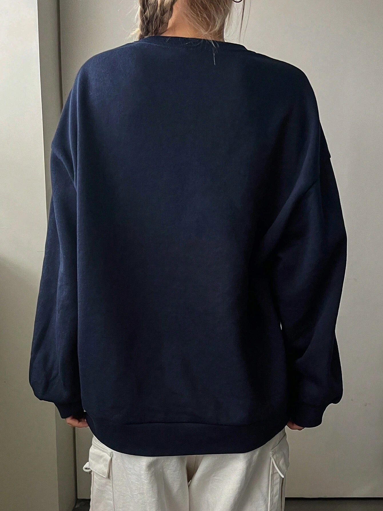 6229 a02-04 DAZY Sudadera con estampado de letra de hombros caídos