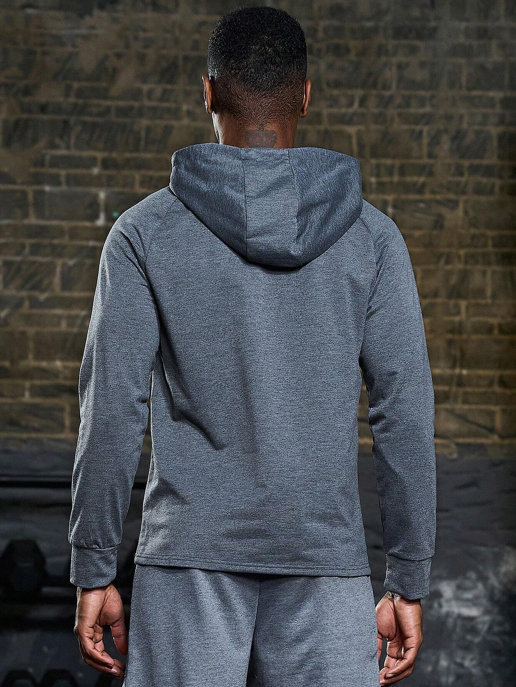 6131 1t-006 Capucha con estampado de letra de manga raglán con bolsillo de canguro con cordón deportivo
