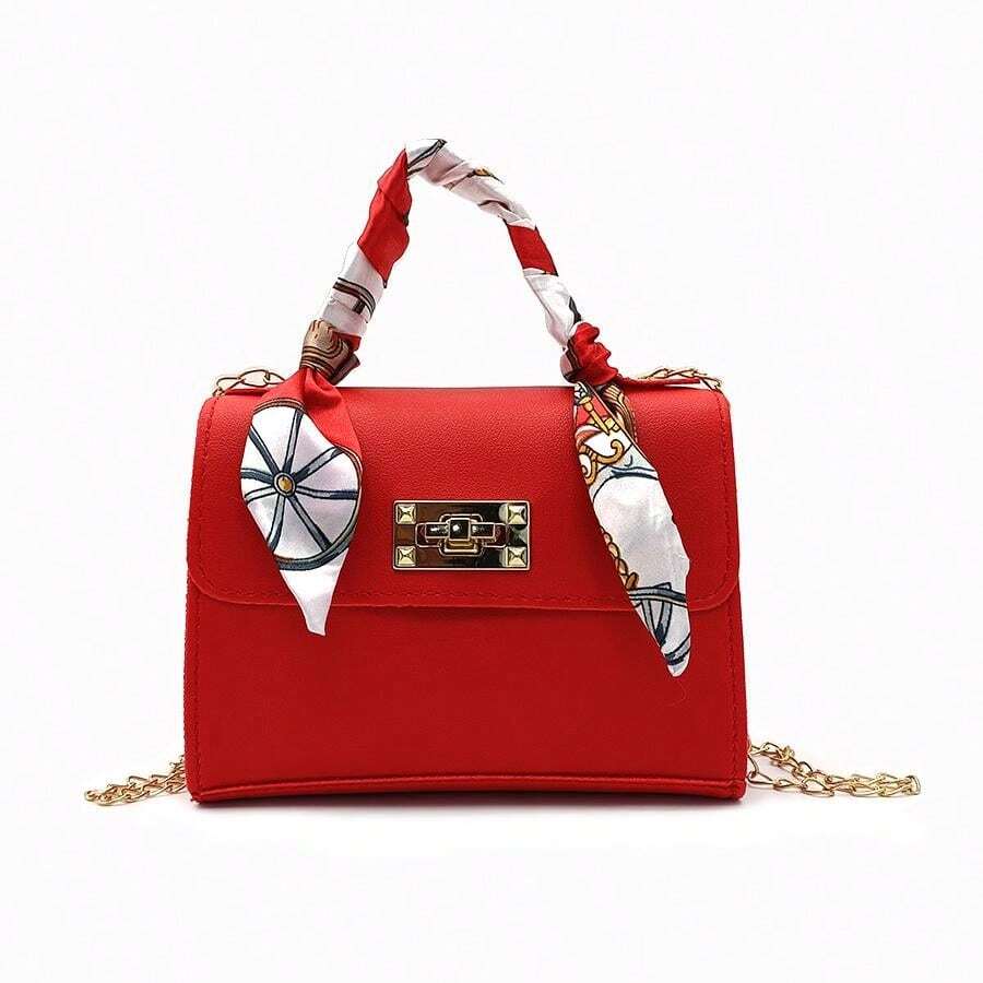 7541 a11-01 Cartera De Solapa Fashion Con Decoración De Mini Bufanda Roja Y Correa De Cadena Metálica