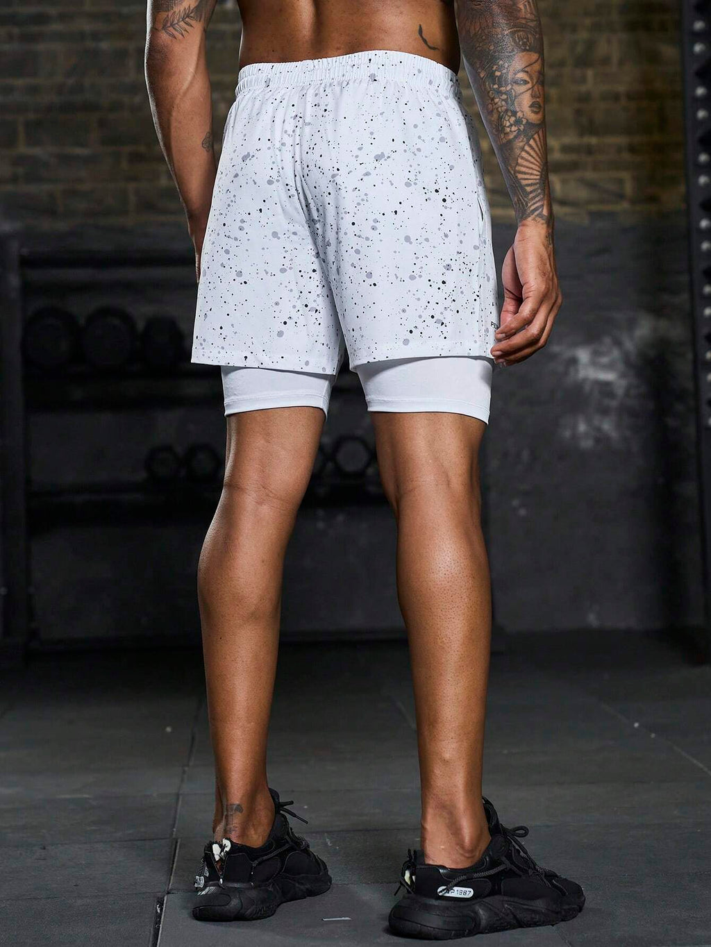 5249 a03-08 Hombres Shorts deportivos 2 en 1 con estampado de letra y cintura anudada con bolsillo para teléfono