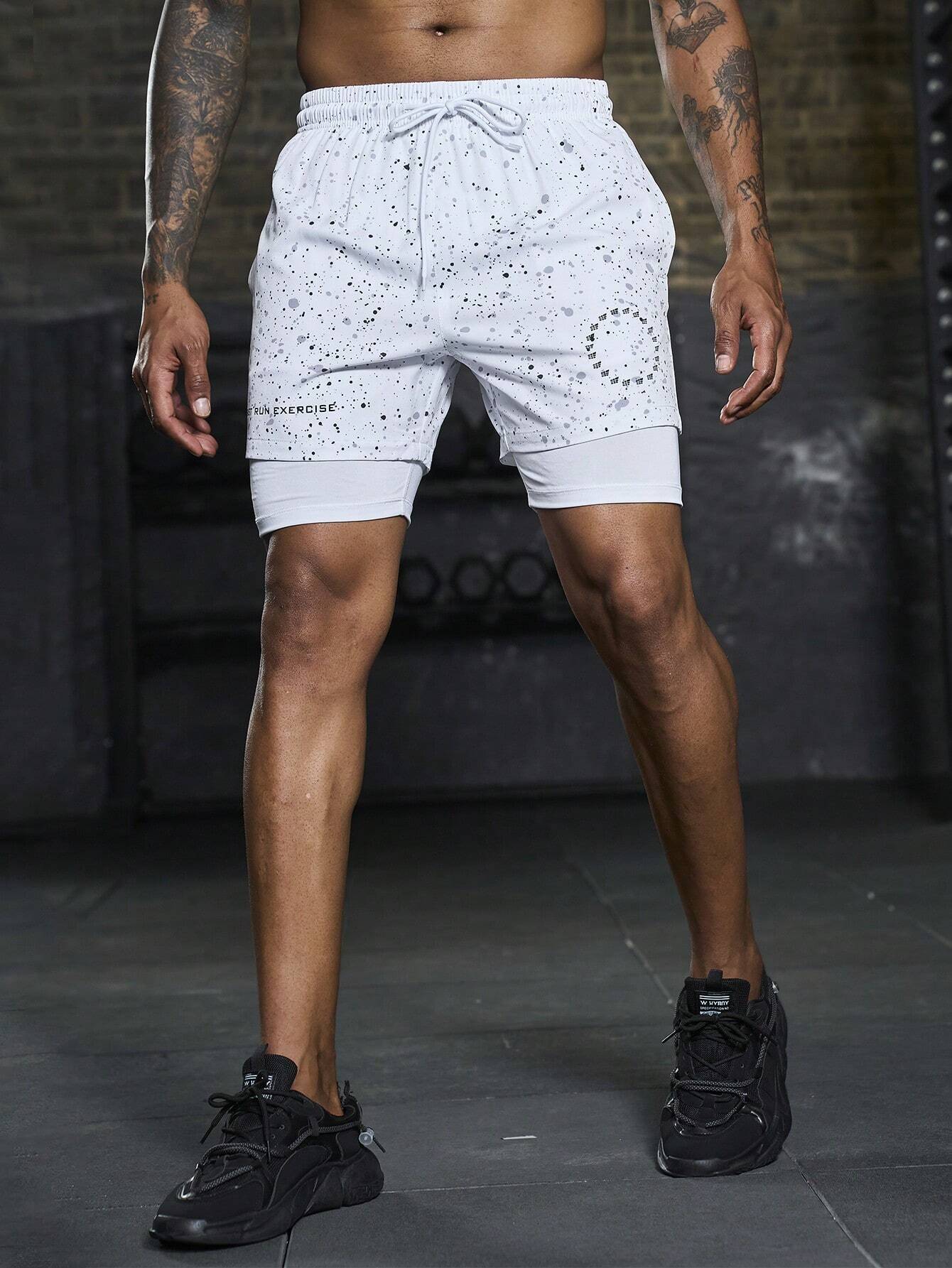 5249 a03-08 Hombres Shorts deportivos 2 en 1 con estampado de letra y cintura anudada con bolsillo para teléfono