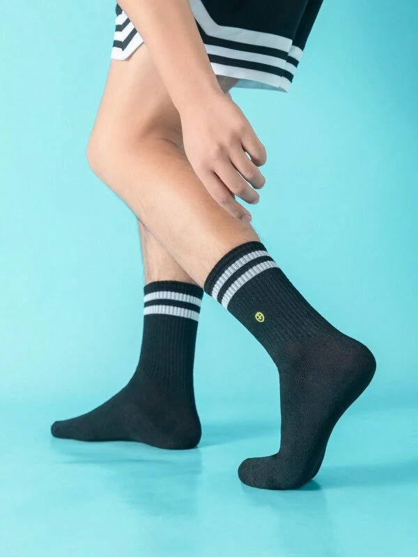 7325 1a-047 Set 2 pares Calcetines hasta mitad de pantorrilla de rayas deportivo de hombres con con bordado con patrón de cara sonriente