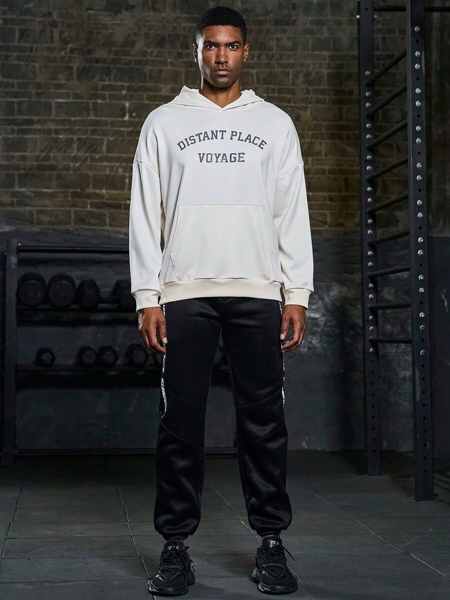 8343 1t-006 Capucha con estampado de slogan de hombros caídos deportivo