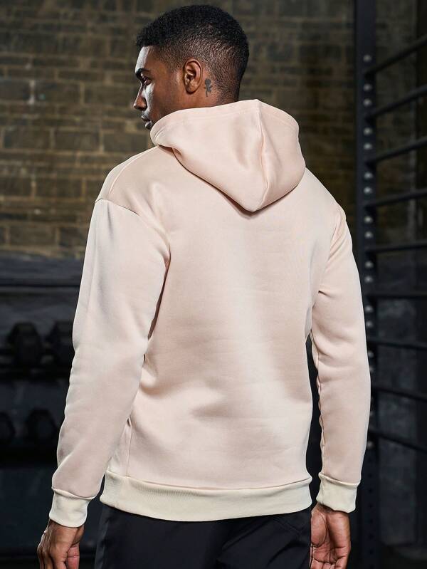 7985 1t-006 Capucha con estampado de letra con diseño de parche con bolsillo de canguro con cordón