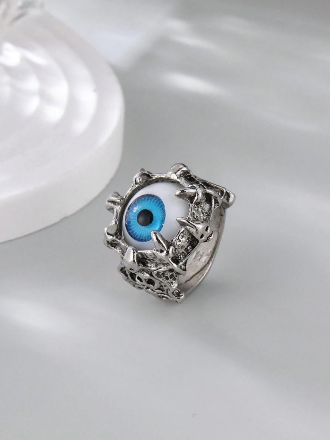 7329 b03-12 Una pieza Anillo miedoso hierro de aleación con diseño de ojo para mujeres para decoración diaria