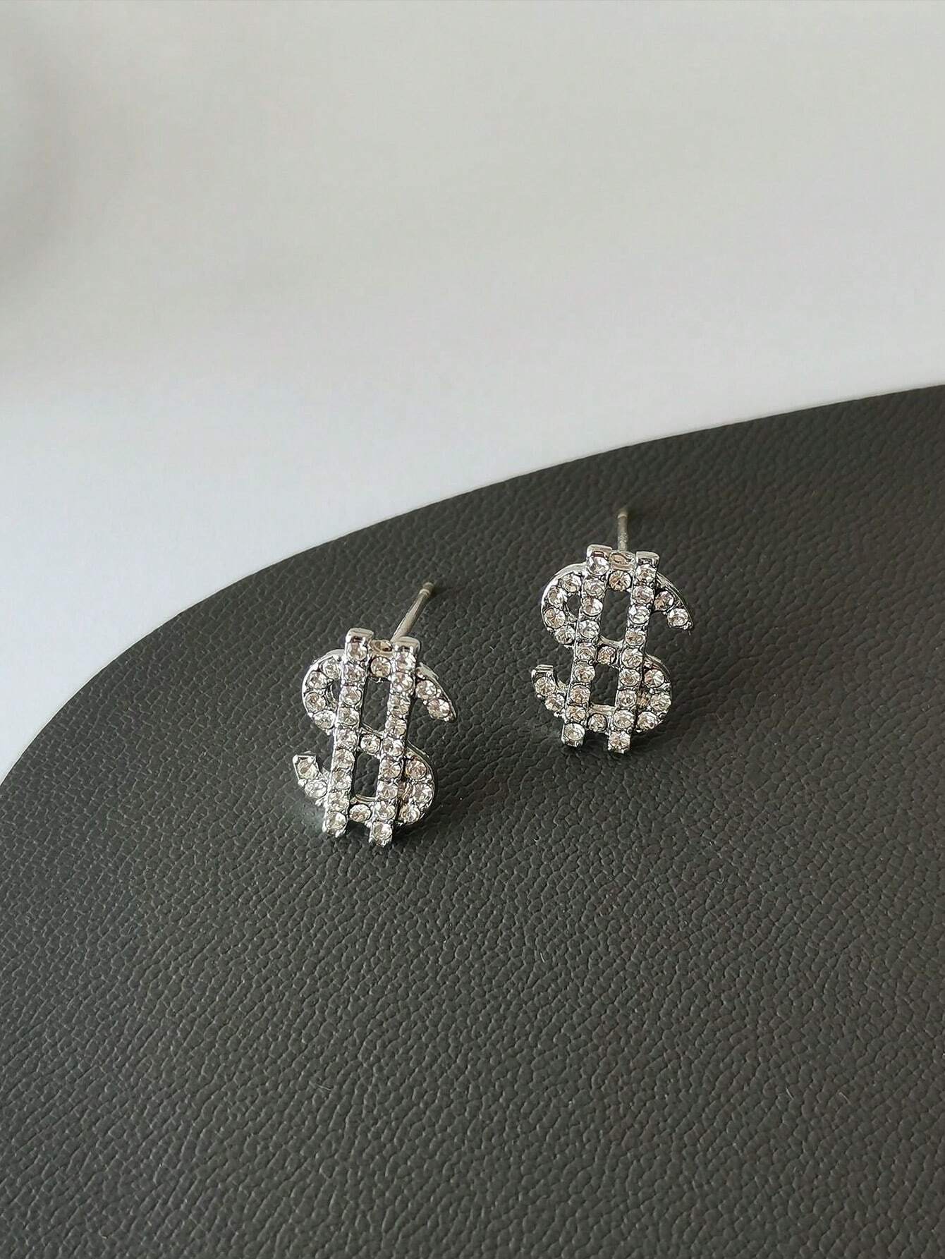 6343 1b-023 Un Par De Pendientes En Forma De Signo De Dólar Con Diseños Creativos Y Personalizados De Metal Y Diamantes De Imitación