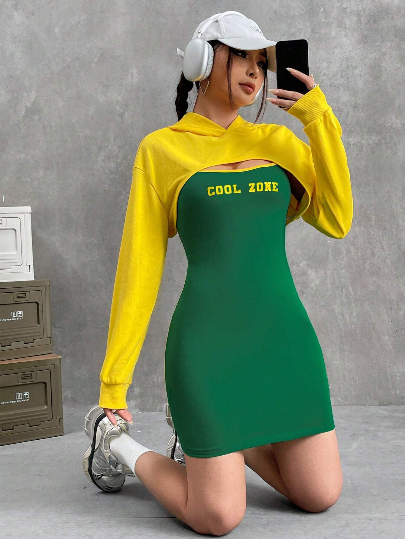 7155 a07-07 Coolane con estampado de letra Vestido de tirantes & Capucha súper crop
