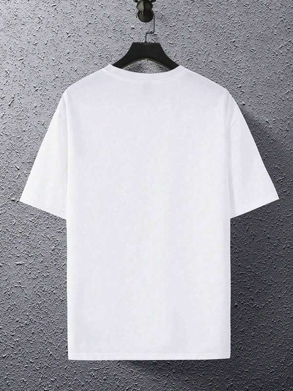 6912 a06-04 Manfinity EMRG Hombres Camiseta con estampado de letra