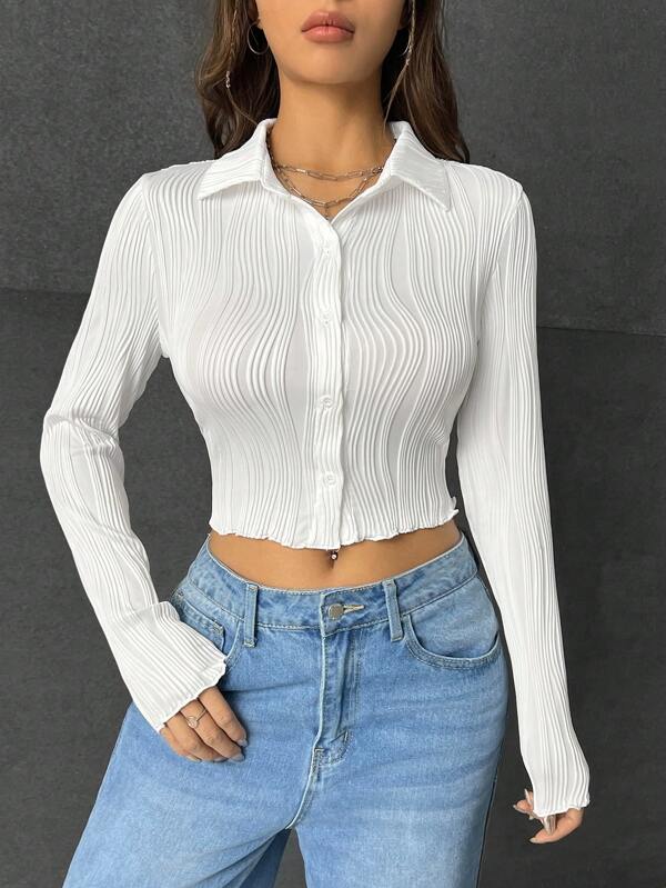 7089 a07-06 Camiseta crop ribete en forma de lechuga con botón delantero