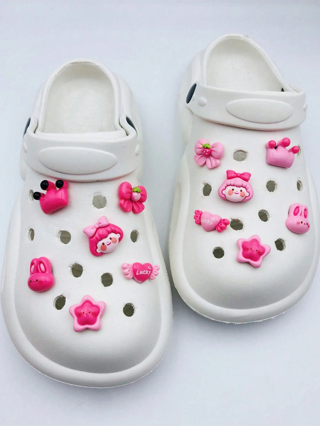 6997 b01-04 Set 12 Piezas Conjunto De Decoración Para Zapatos Lindos En Forma De Corazón Rosa Con Conejo De Dibujos Animados Hecho De Resina