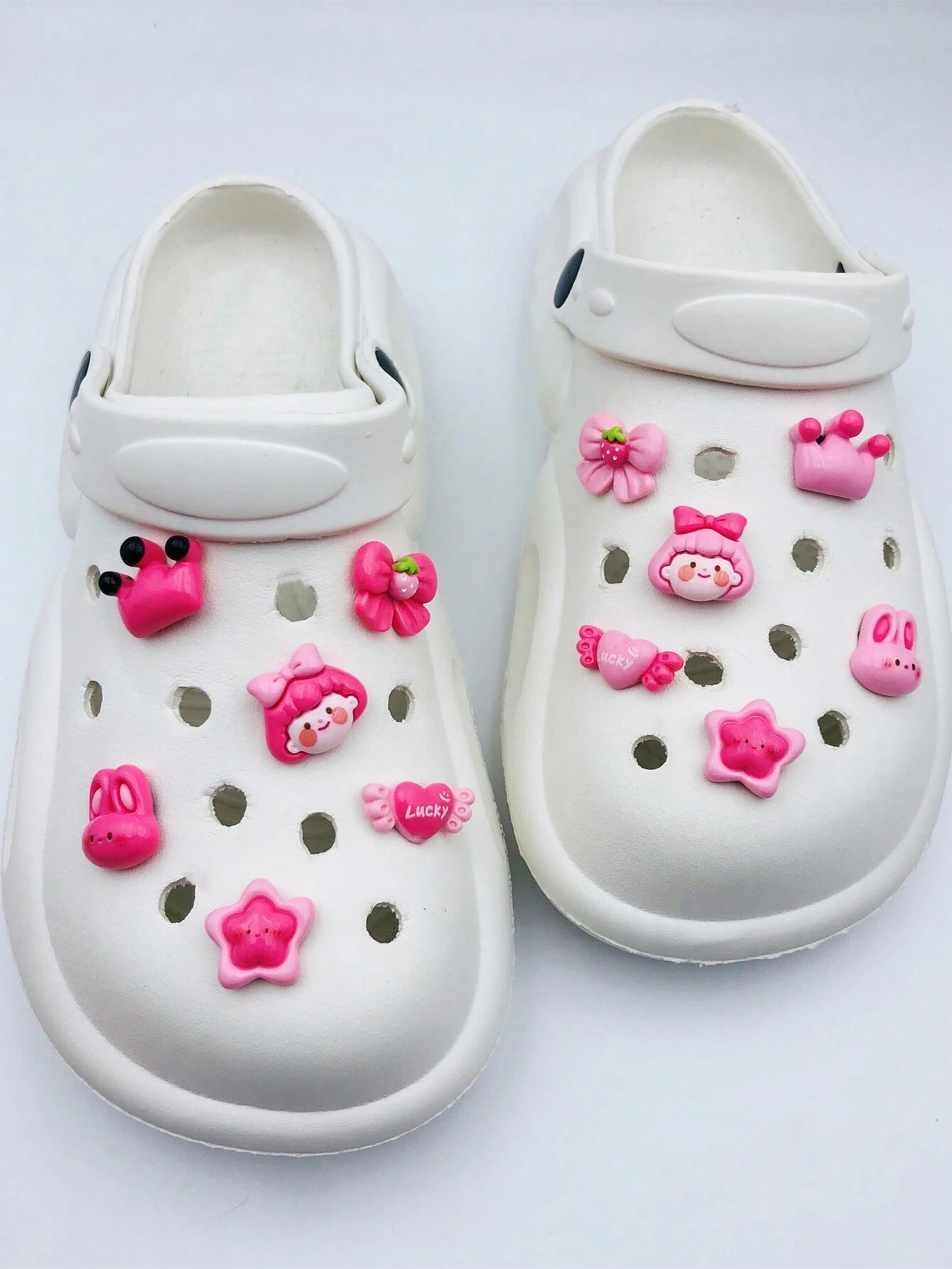 6997 b01-04 Set 12 Piezas Conjunto De Decoración Para Zapatos Lindos En Forma De Corazón Rosa Con Conejo De Dibujos Animados Hecho De Resina