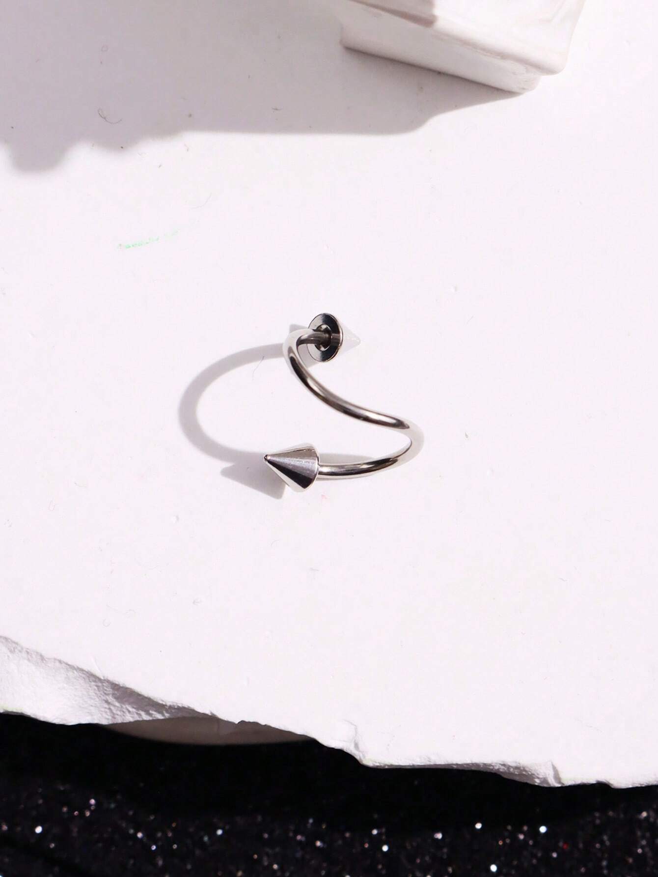 5885 1b-070 Anillo De Labios Creativo En Forma De Cono De Acero Inoxidable Plateado