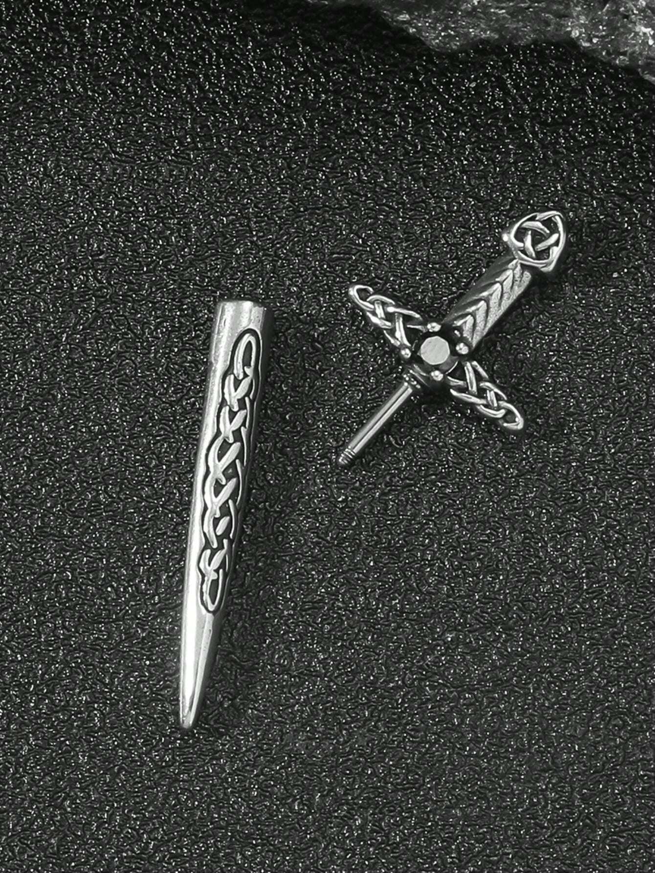 11346 B03-13 1 pieza de hombres personalidad en forma de espada de acero inoxidable espiral Arete