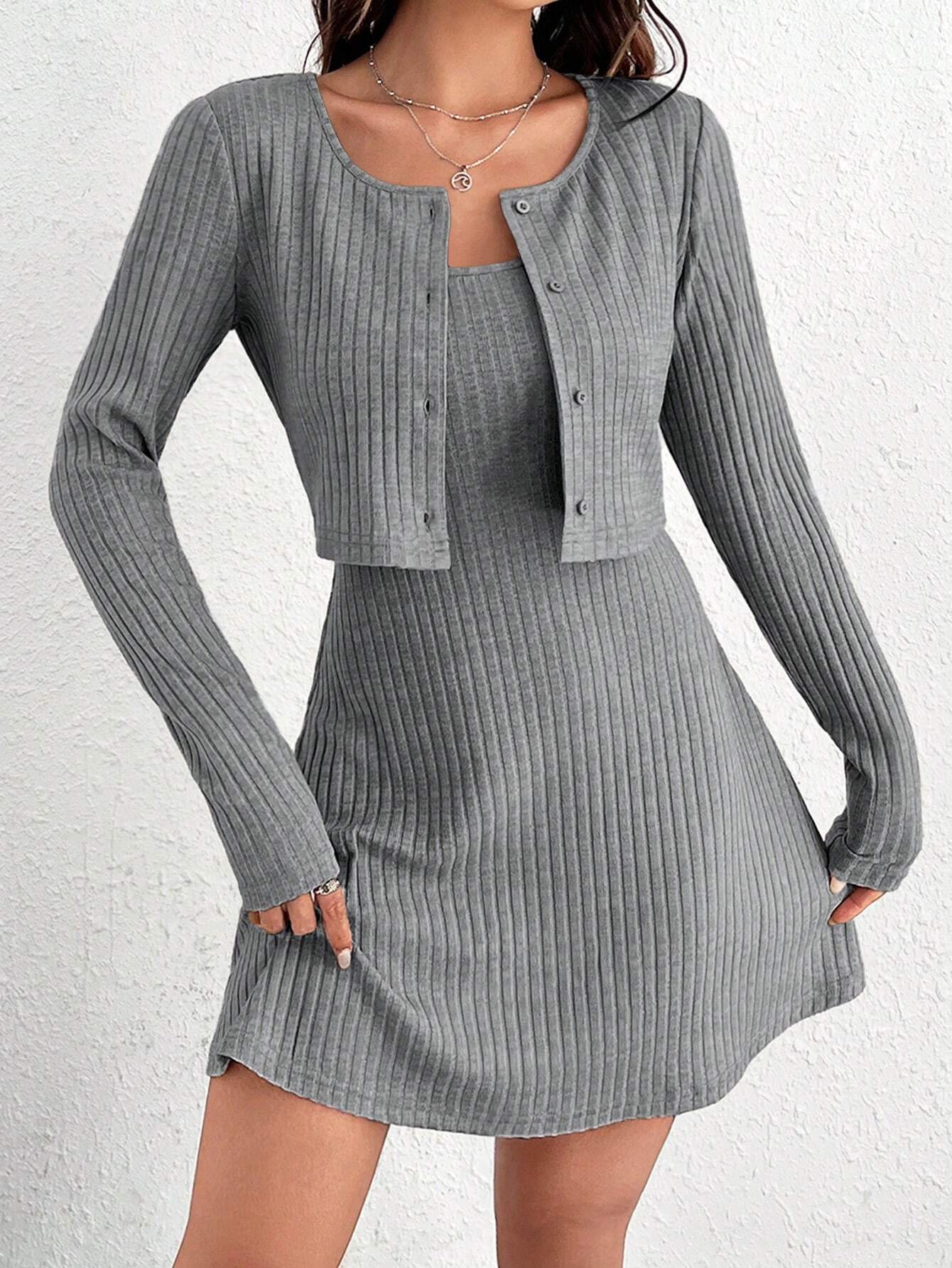 8431 1t-007 Vestido de tirantes tejido de canalé & Cazadora con botón delantero