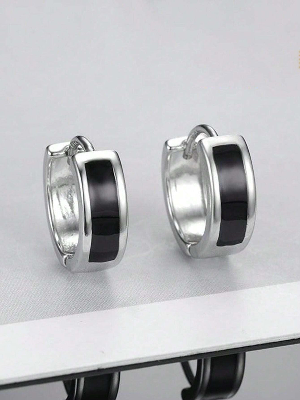 5591 a10-08 Pendientes negro con blanco de rayas