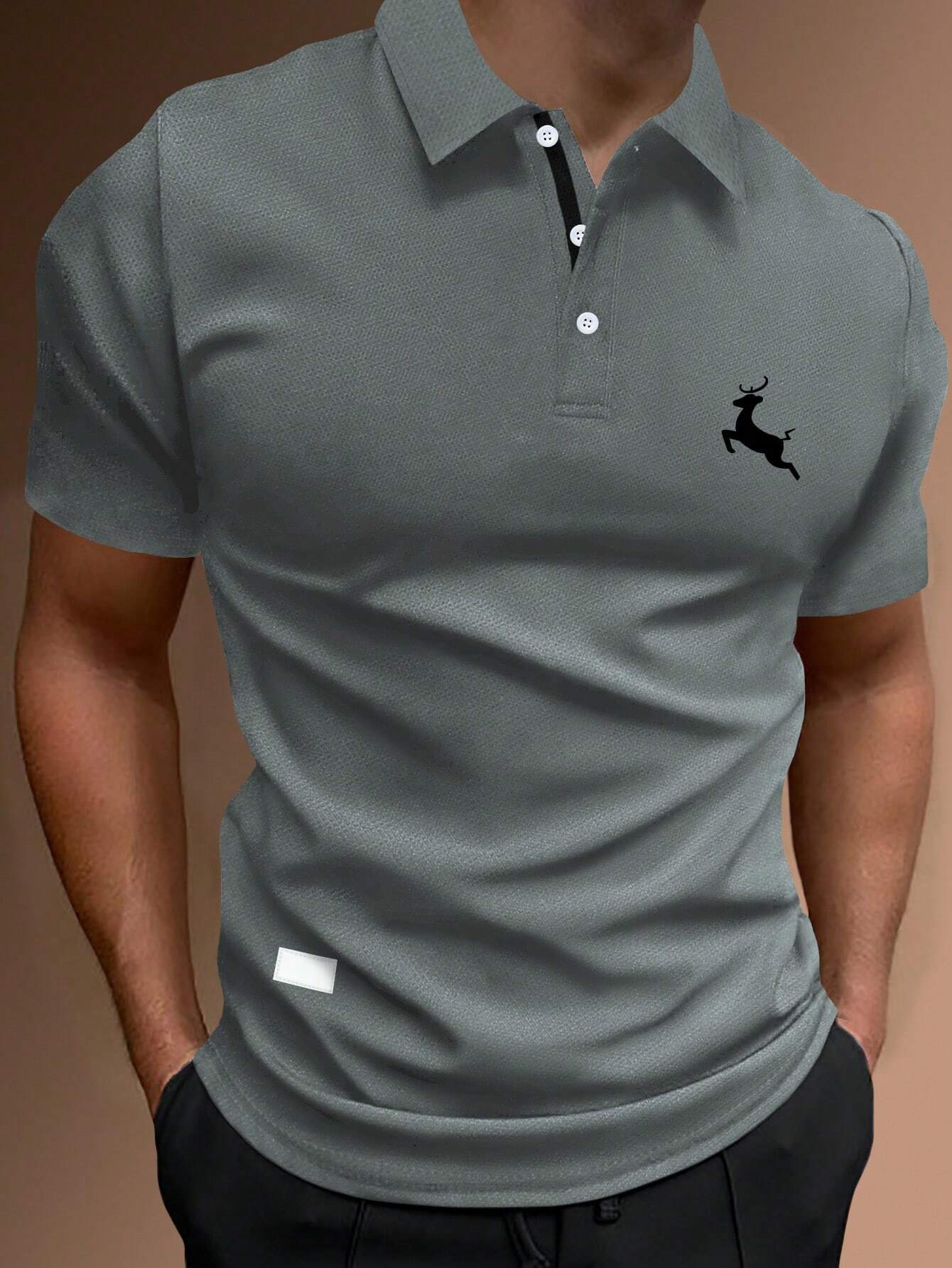 7803 1a-07-12 Camisa polo con estampado de ciervo