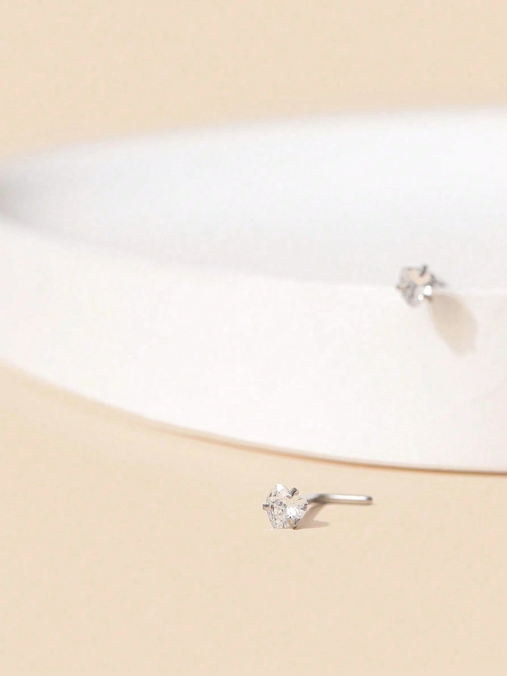 5892 a09-02 Par De Studes De Nariz De Acero Inoxidable De Circonia Cúbica En Forma De Cubo De Amor Simples Y De Moda Para Mujeres