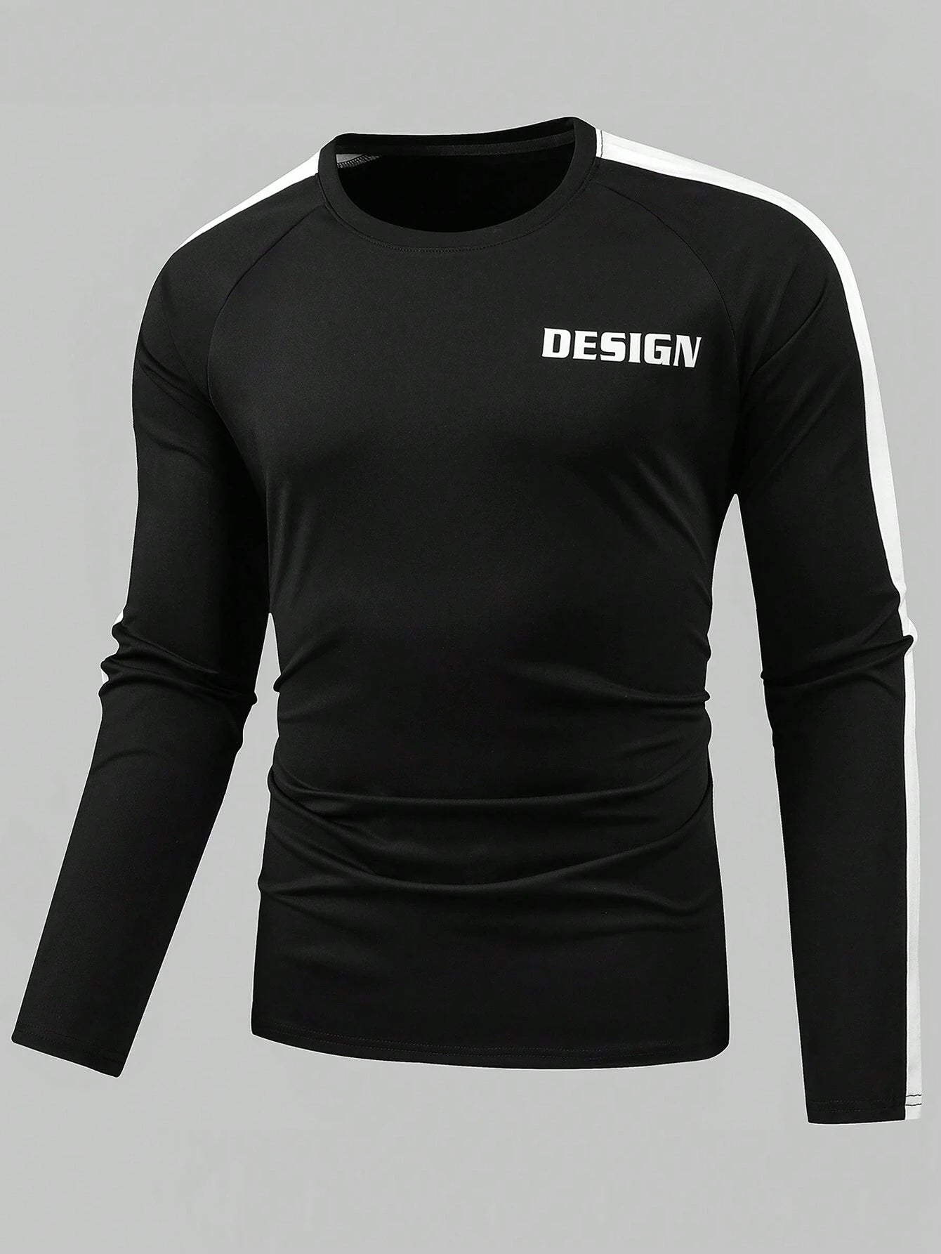 7266 1t-006 Camiseta deportiva con estampado de letra con costura lateral en contraste de manga raglán