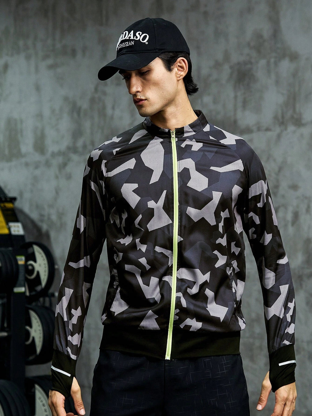 8248 1t-006 Cazaca deportiva con estampado de manga raglán con cremallera