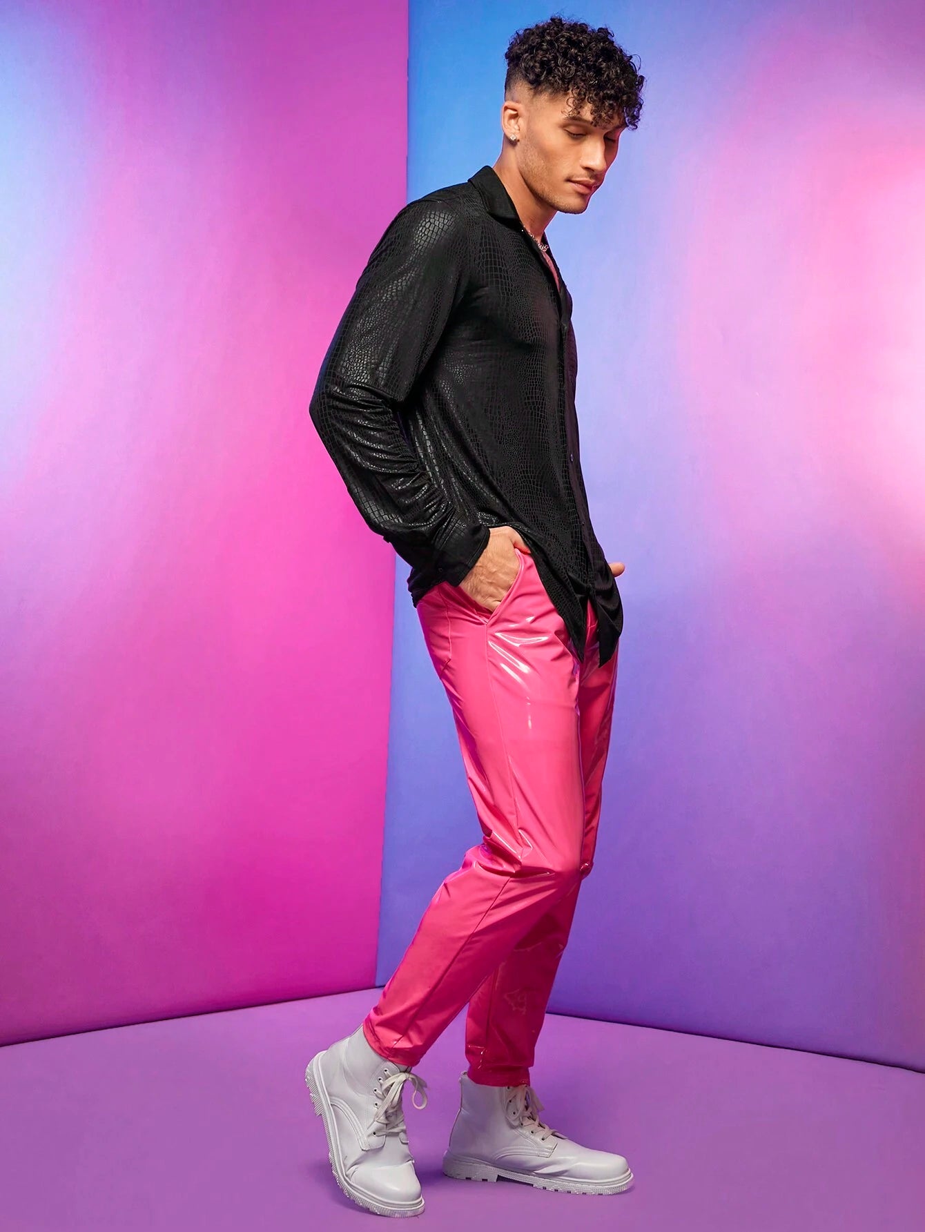 7756 a08-06 Camisa con cocodrilo en relieve con botón delantero