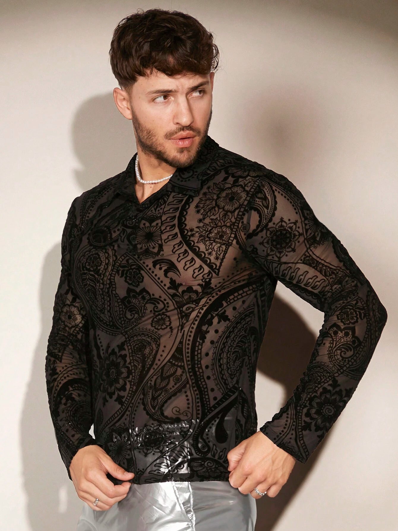 7755 2a-02-10 Camisa polo con estampado de paisley transparente