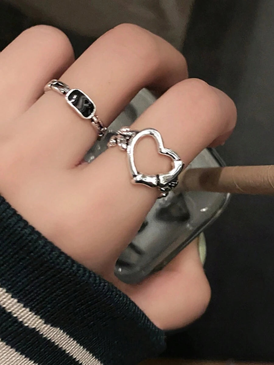 9369 1b-014 Conjunto De 2 Anillos De Aleación Minimalista De Un Corazón  Hueco  y un cubo negro