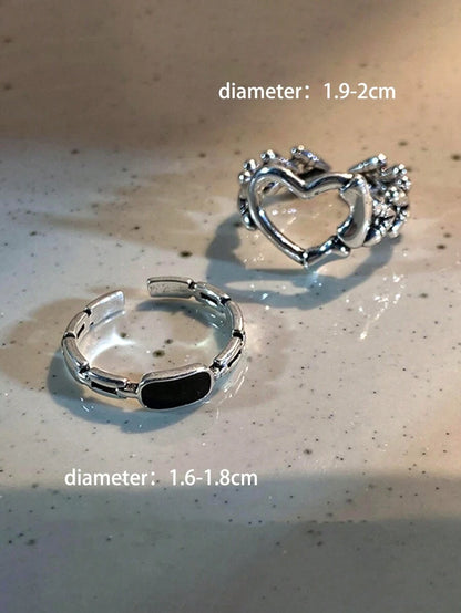 9369 1b-014 Conjunto De 2 Anillos De Aleación Minimalista De Un Corazón  Hueco  y un cubo negro