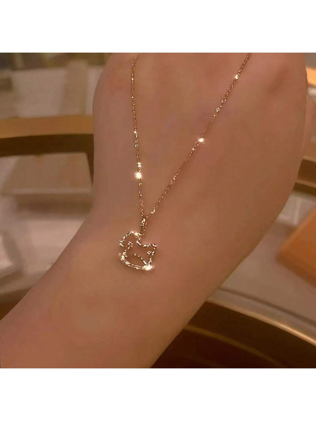 7961 1b-076 Una Pieza Collar Lindo Y Creativo Con Un Diseño De Caballo De Madera