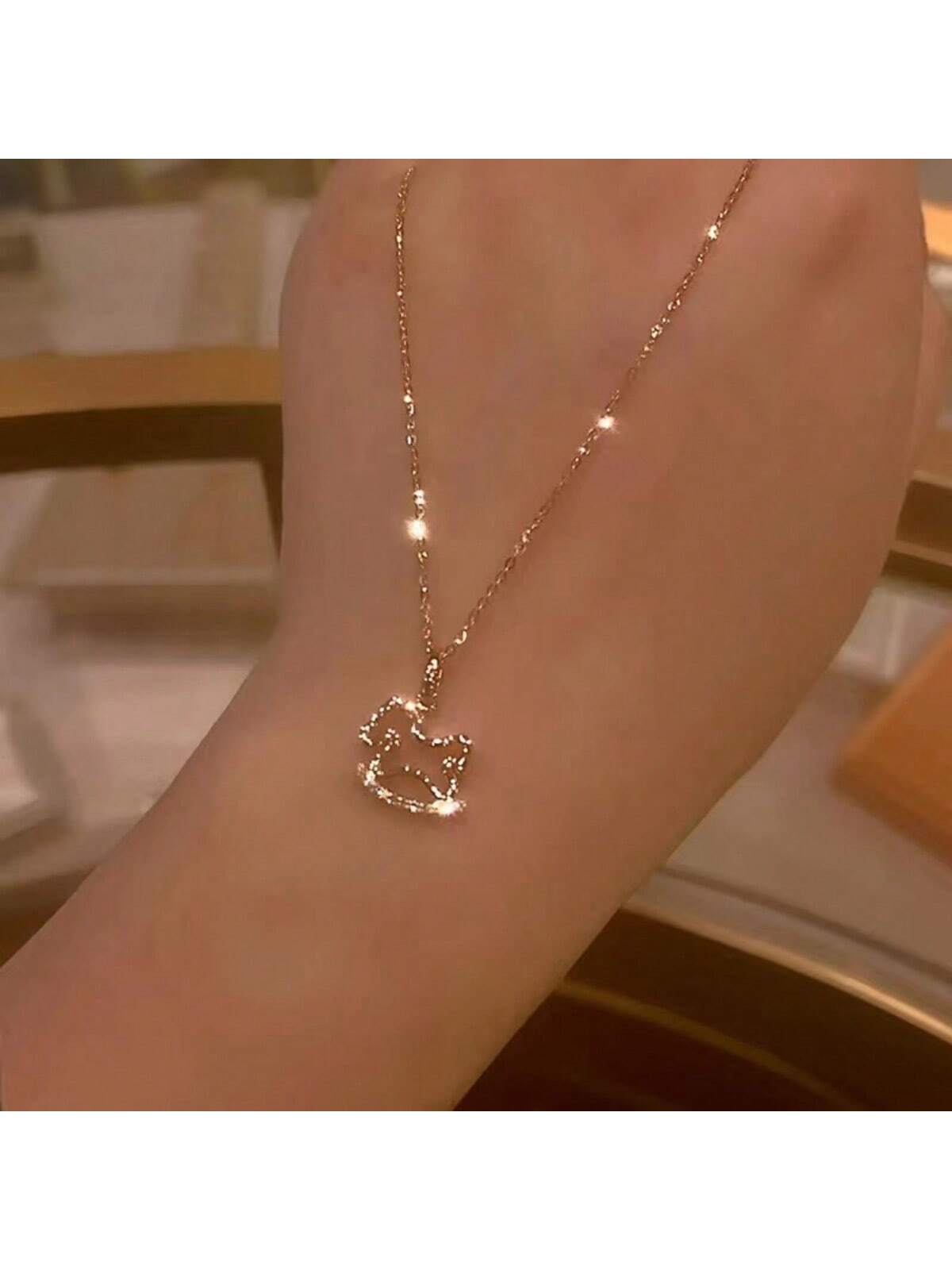 7961 1b-076 Una Pieza Collar Lindo Y Creativo Con Un Diseño De Caballo De Madera