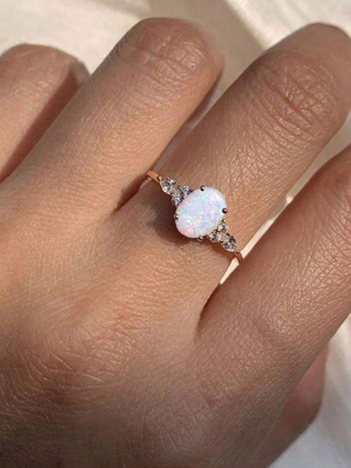 10612 02-b01-09 Anillo De Promesa De Moda Con Óvalo Opal Reflejando Luces Multicolor