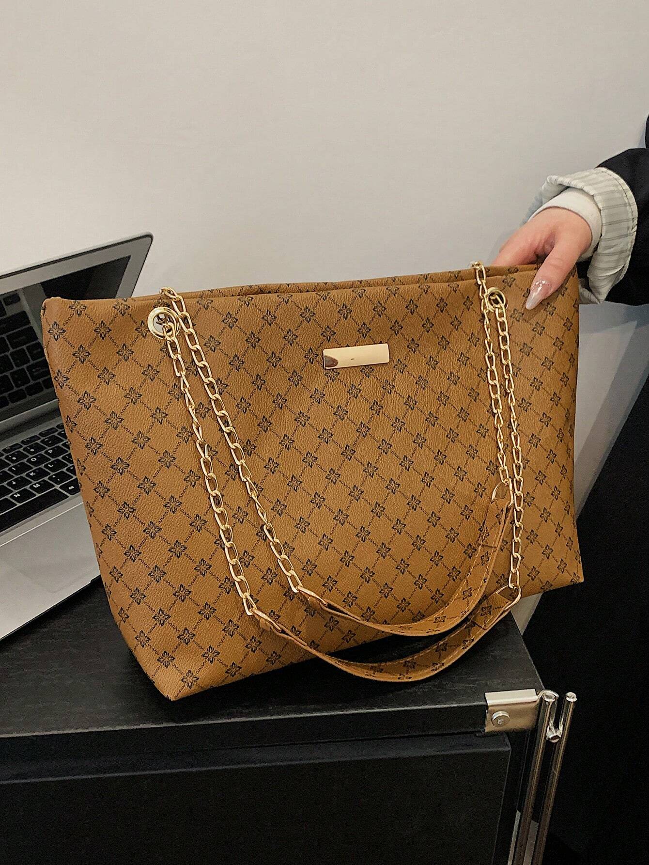 8760 1c-018 Bolso Marrón Con Decoraciones Metálicas Doradas