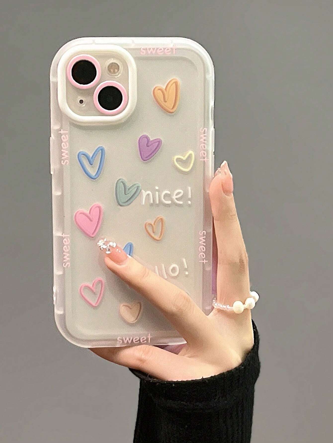 7682 2t-014 Una funda de iPhone con corazones