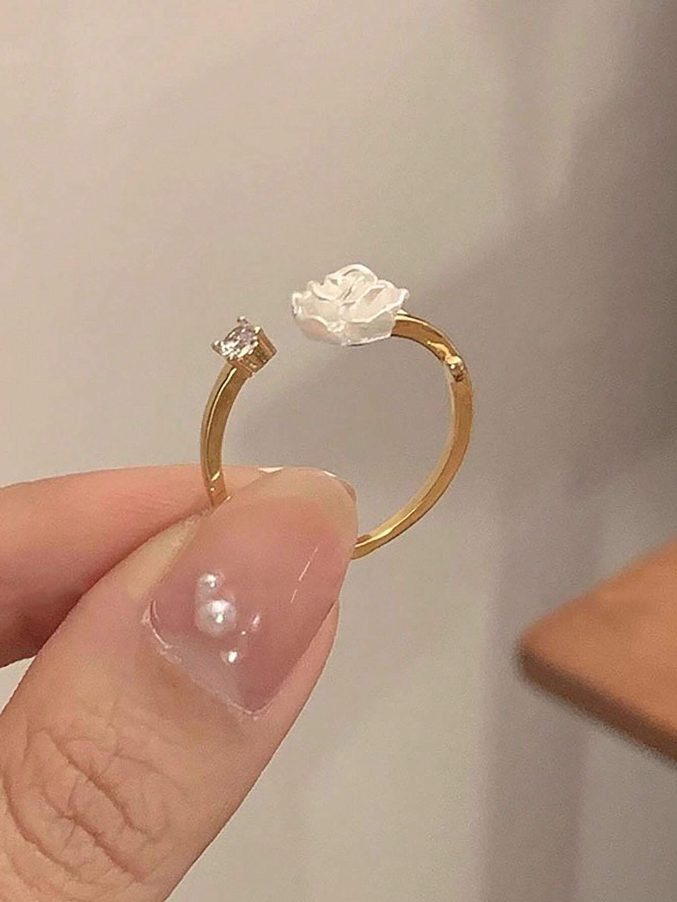 11462 B03-11 Un Anillo De Camelia Con Un Temperamento Suave Y Romántico Adecuado Para Que Las Mujeres Lo Usen Durante Banquetes