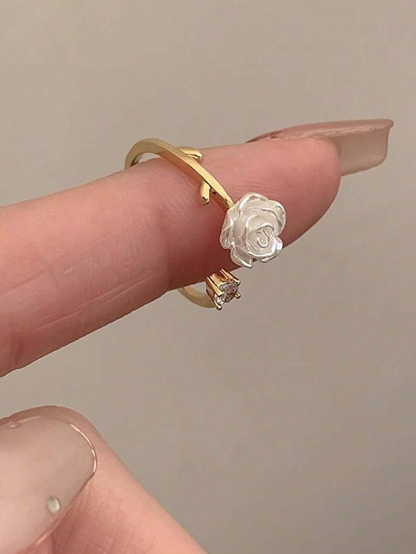 11462 B03-11 Un Anillo De Camelia Con Un Temperamento Suave Y Romántico Adecuado Para Que Las Mujeres Lo Usen Durante Banquetes