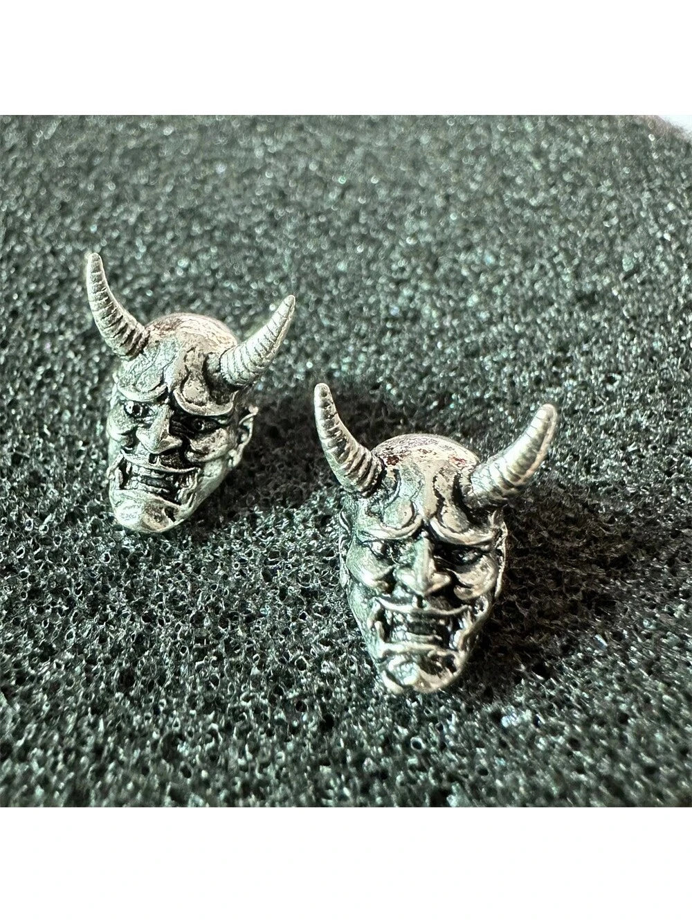 15114 1b-04-04 Aretes De Espárragos Rojos Fang Y Rakan 2 Pzas