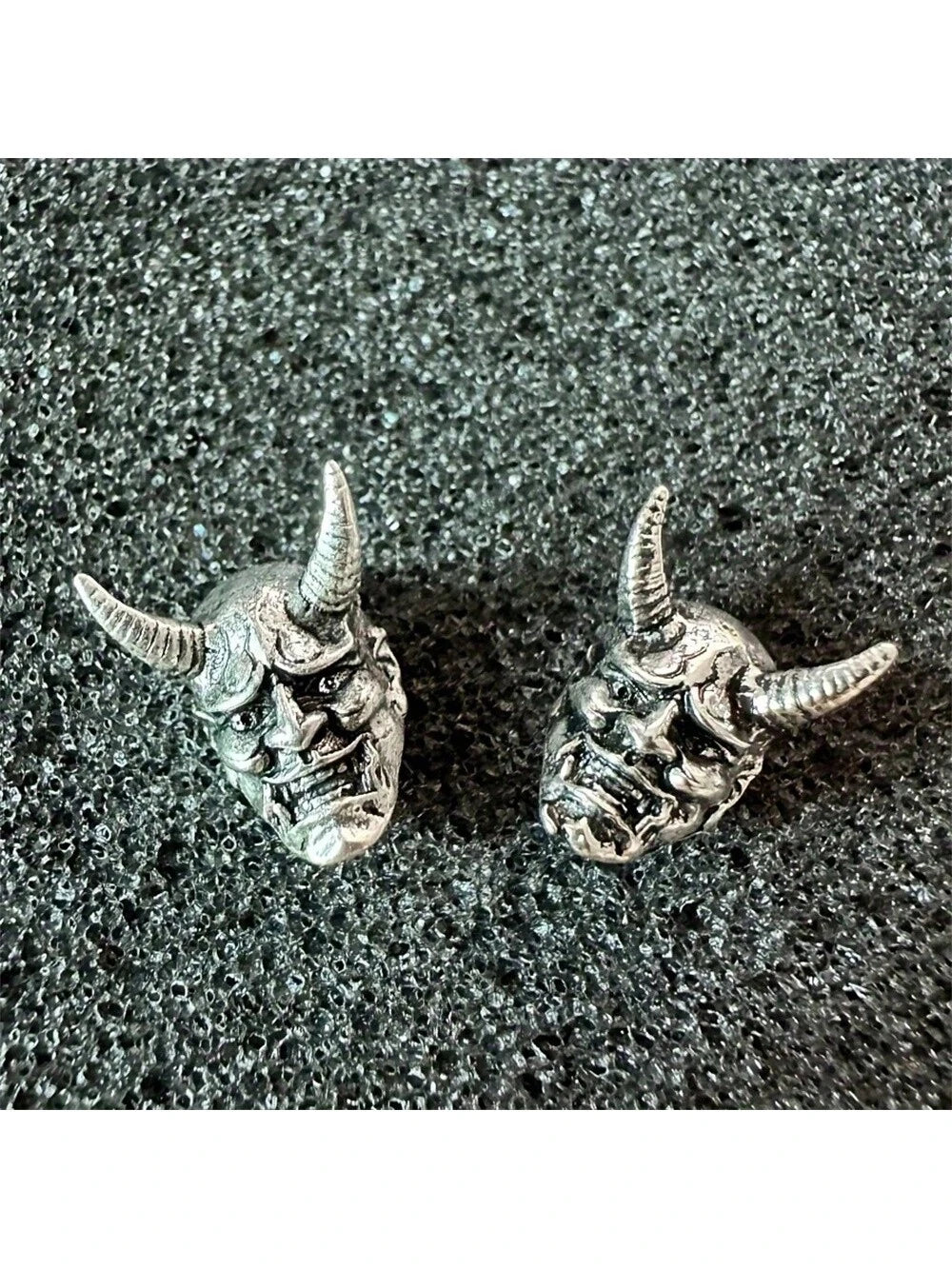 15114 1b-048 Aretes De Espárragos Rojos Fang Y Rakan 2 Pzas