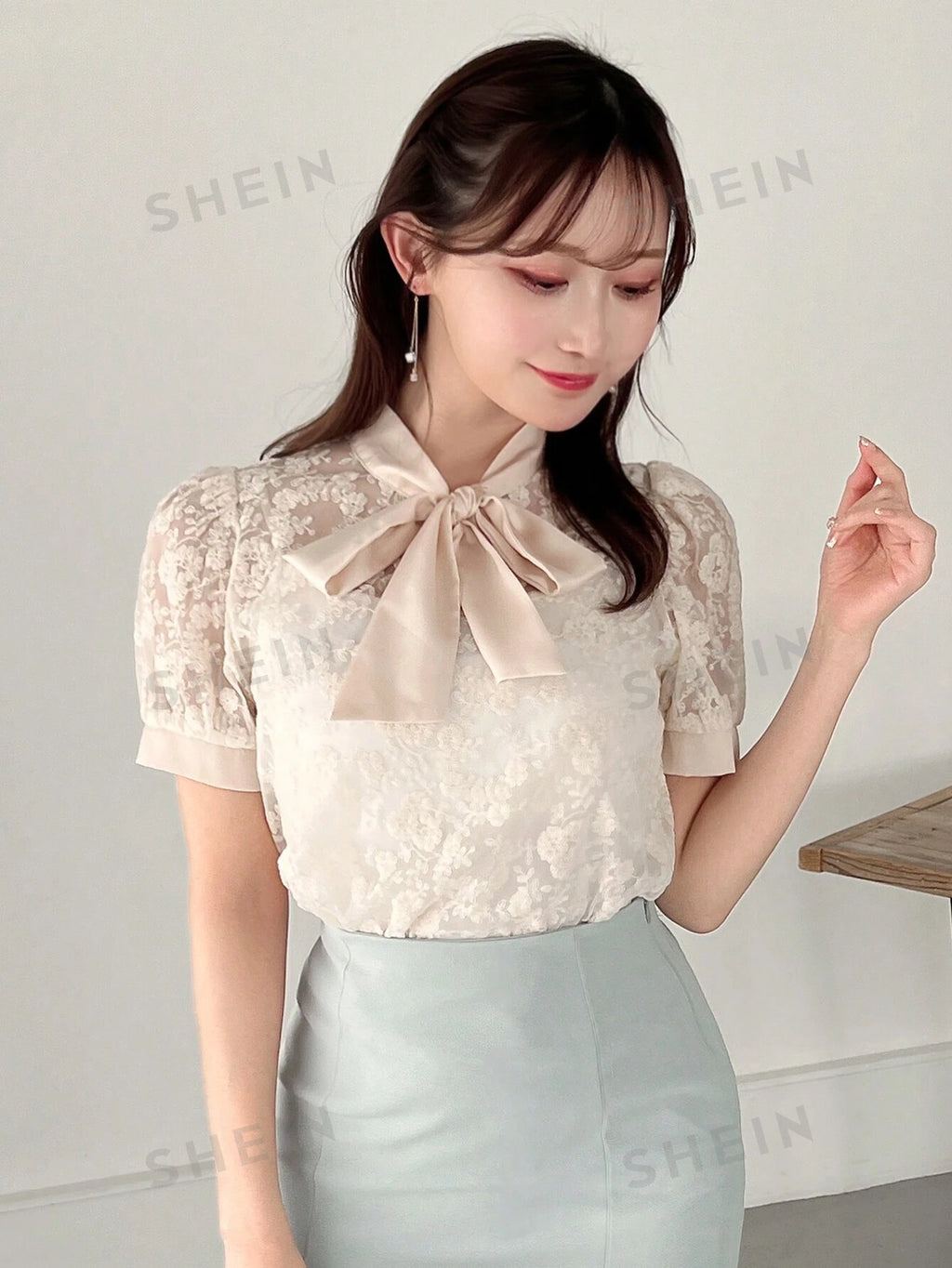 17232 1a-008 Blusa Con Bordado De Flores 1 Pza