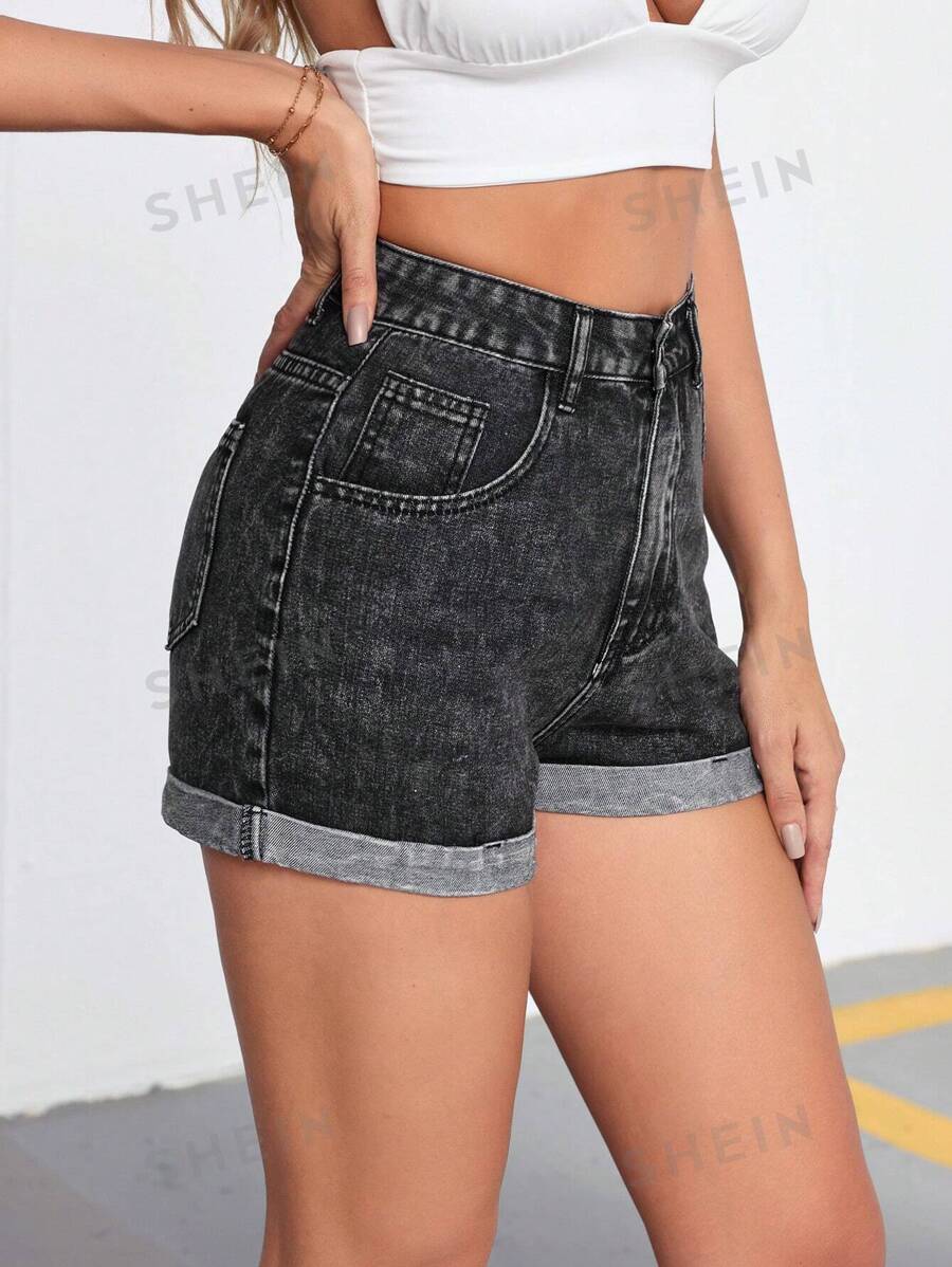 13814 2a-04-21 Shorts de mezclilla con dobladillo enrollado y ajuste entallado