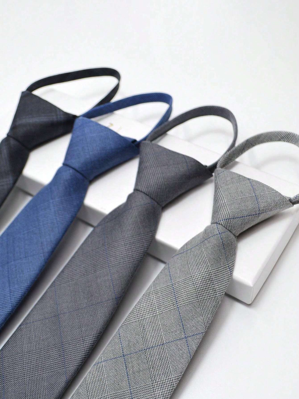 13513 1a-008 Corbata estilo rayas 1 Pzas