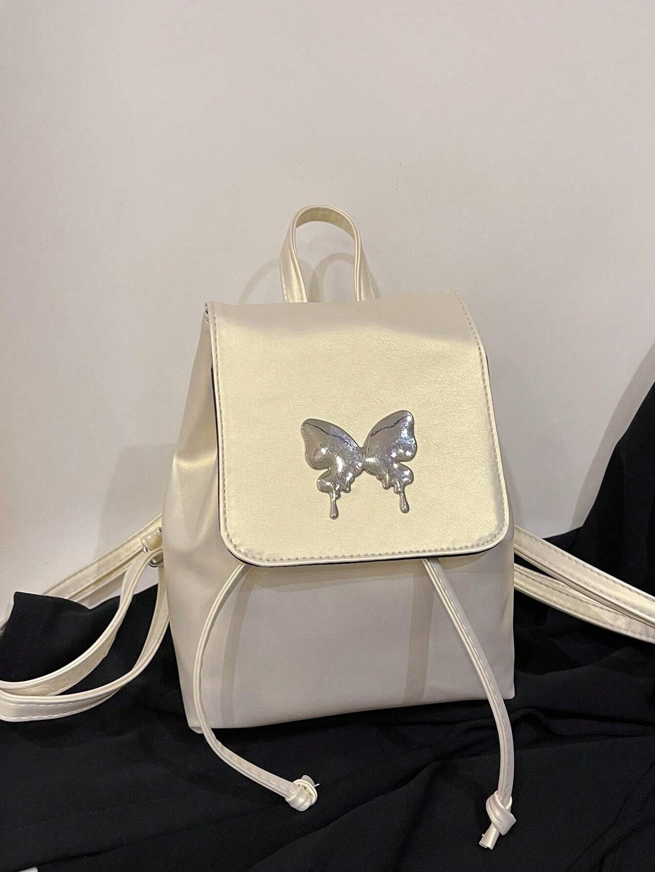 14371 1c-03-08 Mochila con decoración de mariposa 1 Pza
