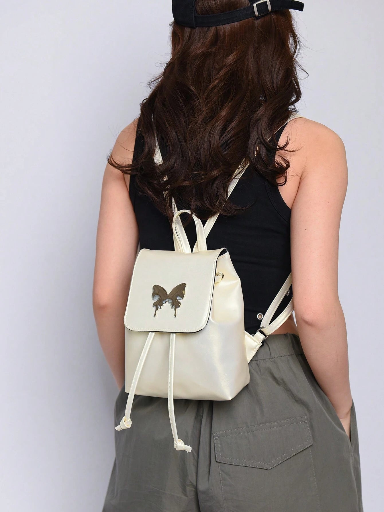 14371 1c-03-08 Mochila con decoración de mariposa 1 Pza