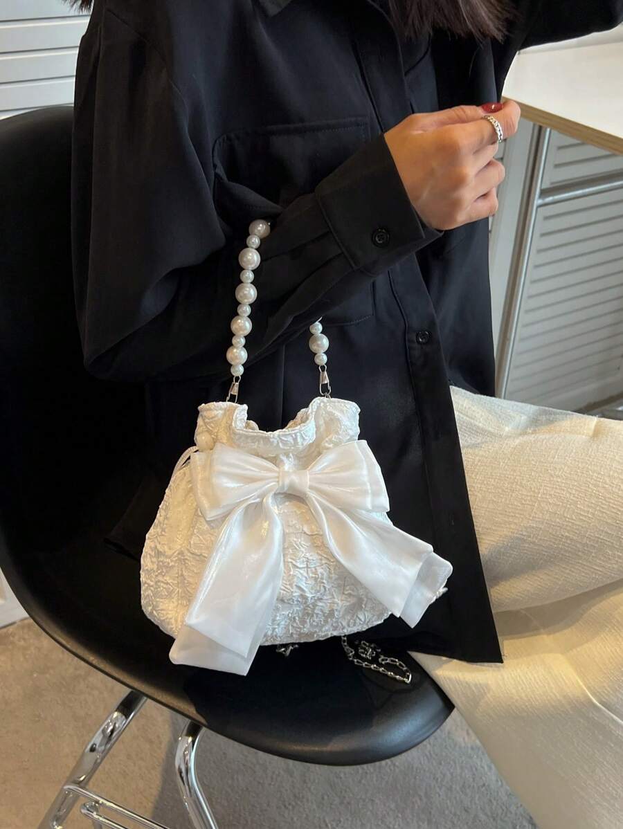 14924 1c-02-09 Mini Bolso de cubo con cadena texturizada decorada con imitación de perlas y lazo.