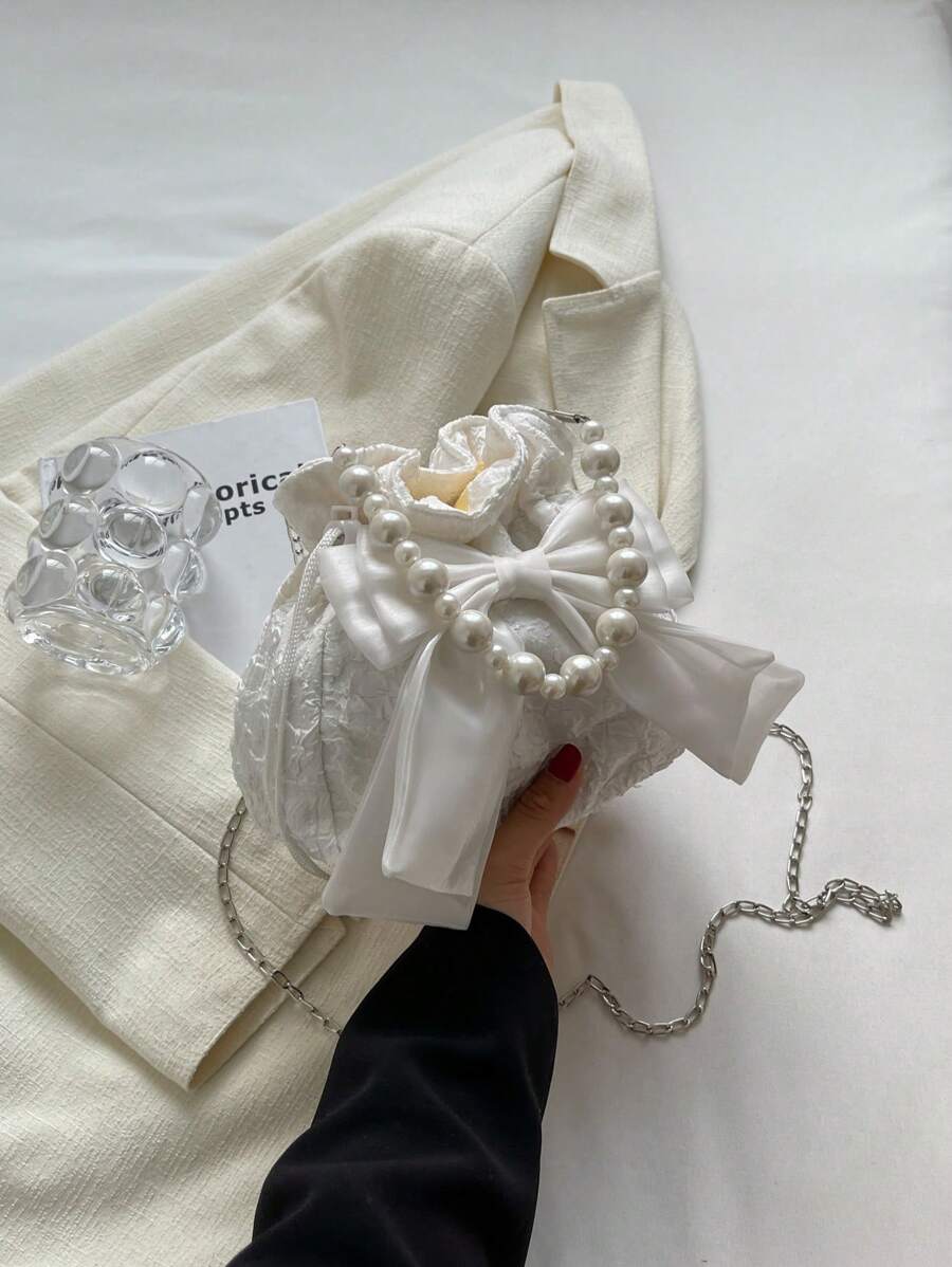14924 1c-02-09 Mini Bolso de cubo con cadena texturizada decorada con imitación de perlas y lazo.